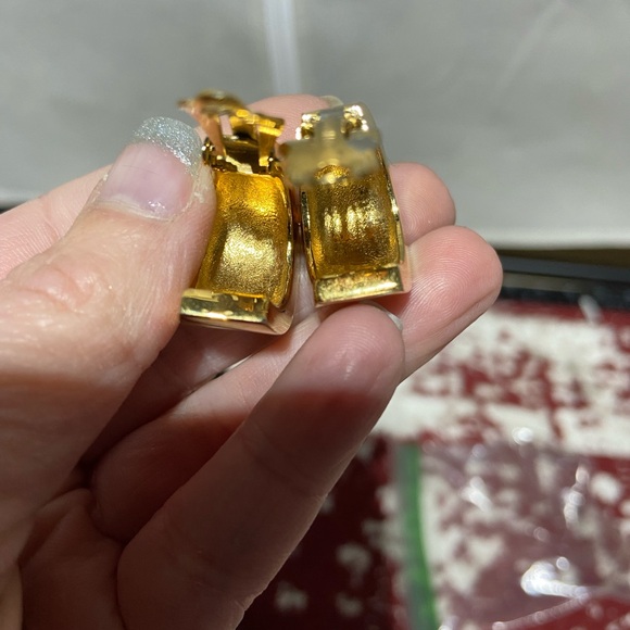 Nini Ricci Gold Tone, Thick Clip-On Hoop Earrings - Picture 3 of 7